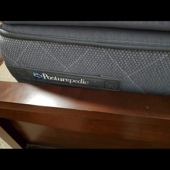 Twin size bed with mattress and box spring. - Picture 4 of 7